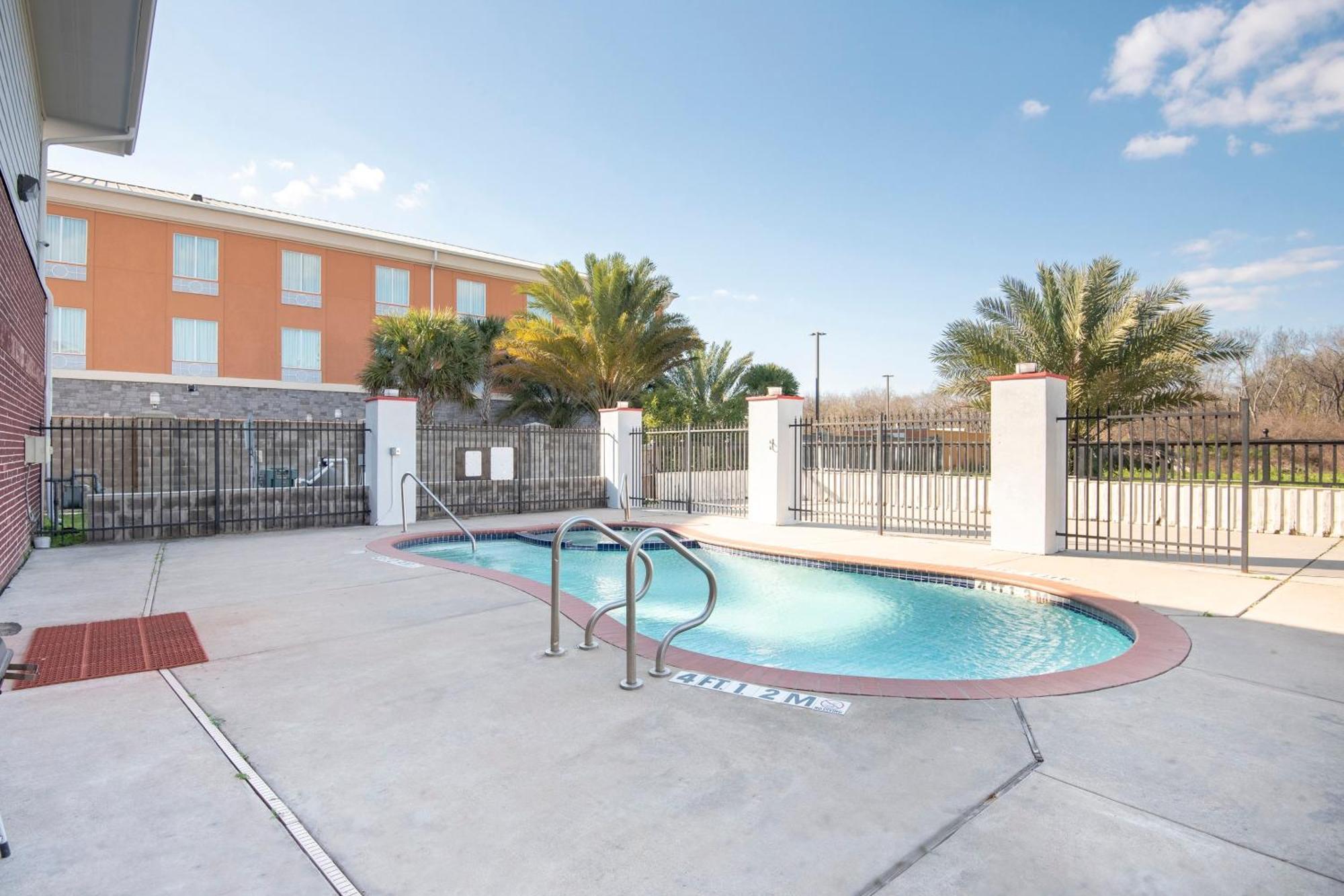 Oyo Townhouse Clute Lake Jackson المظهر الخارجي الصورة